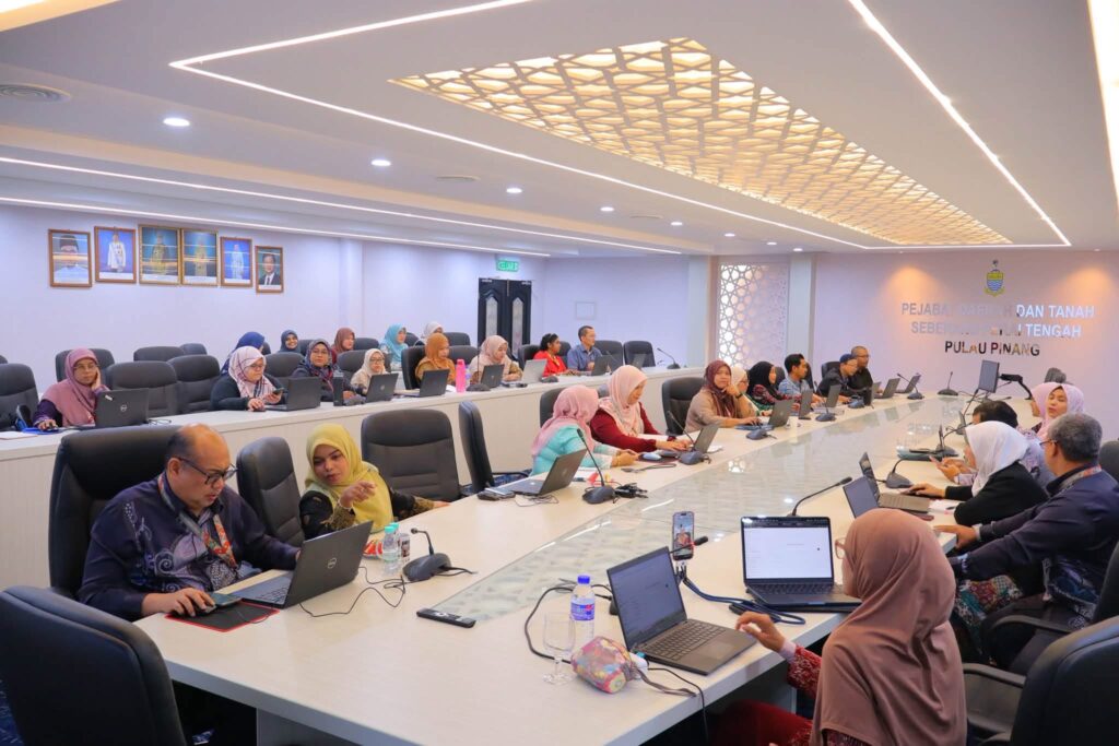 Peserta mengikuti demonstrasi AI Collaboration