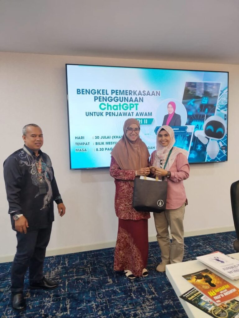 Sesi penerangan AI Collaboration semasa bengkel